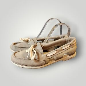 Crocs Women’s Beach Line Boat Shoes Tan Brown Slip On Size 9 Shoes